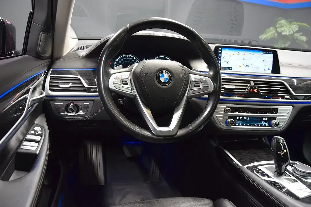 BMW 750 - Thumbnail 30