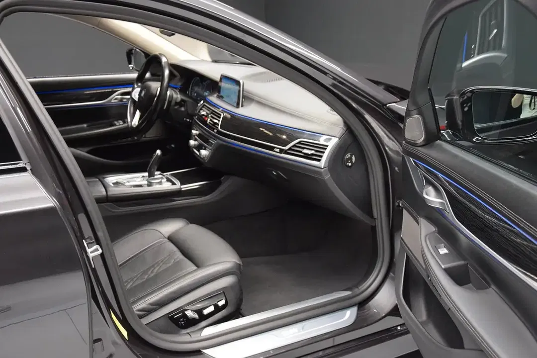 BMW 750 - Thumbnail 31