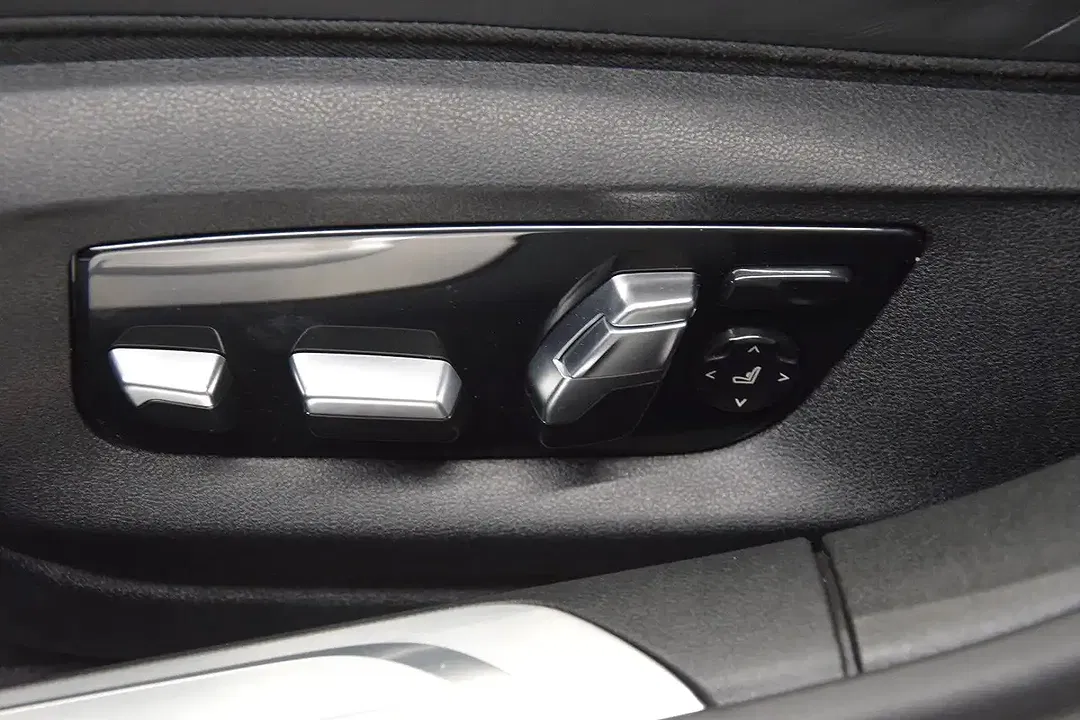 BMW 750 - Thumbnail 34