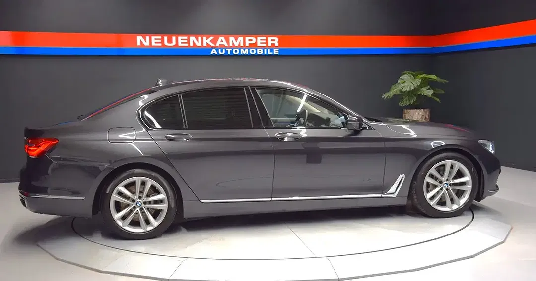 BMW 750 - Thumbnail 5