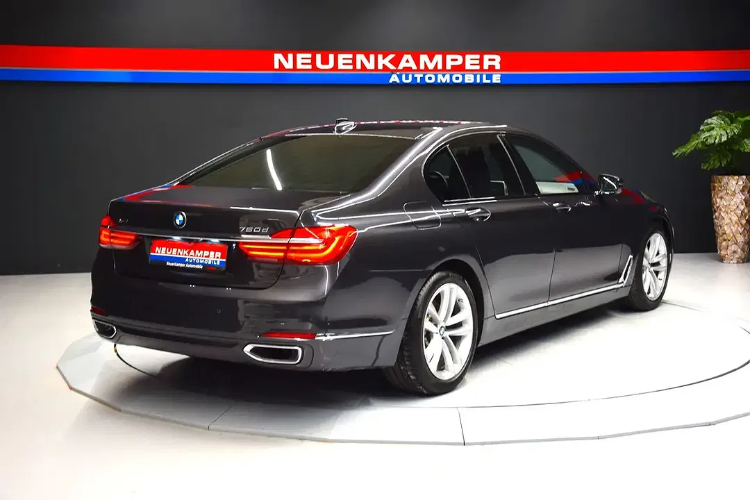 BMW 750 - Thumbnail 6