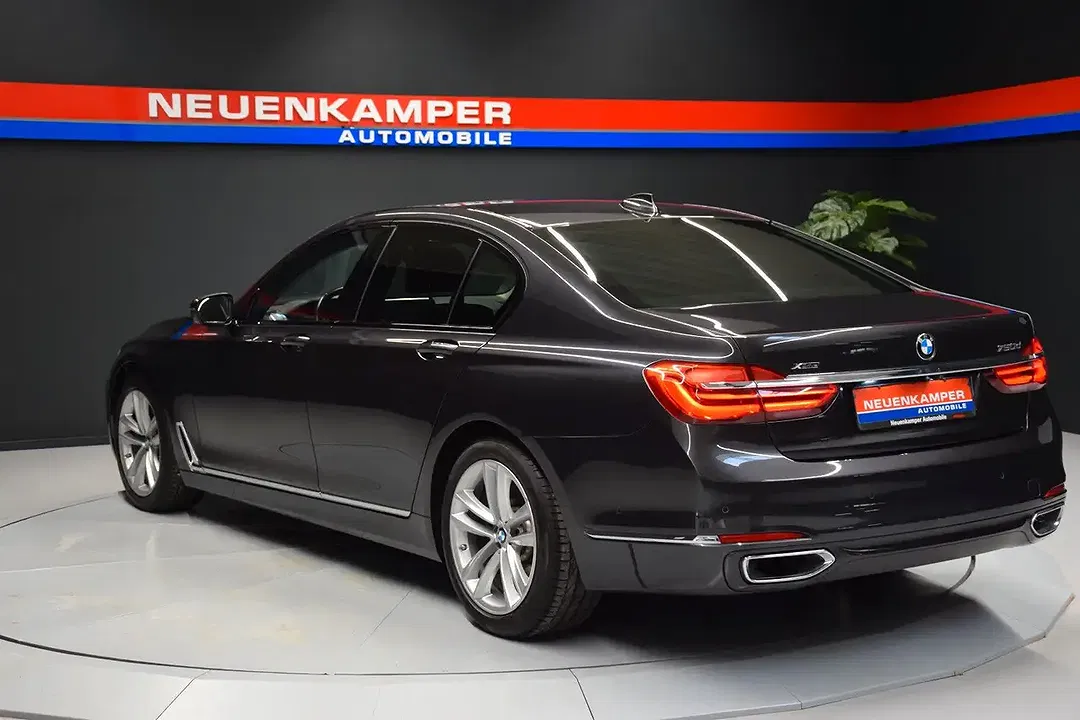 BMW 750 - Thumbnail 8