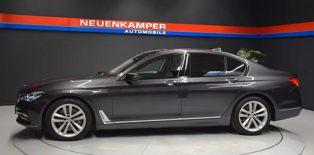BMW 750 - Thumbnail 9