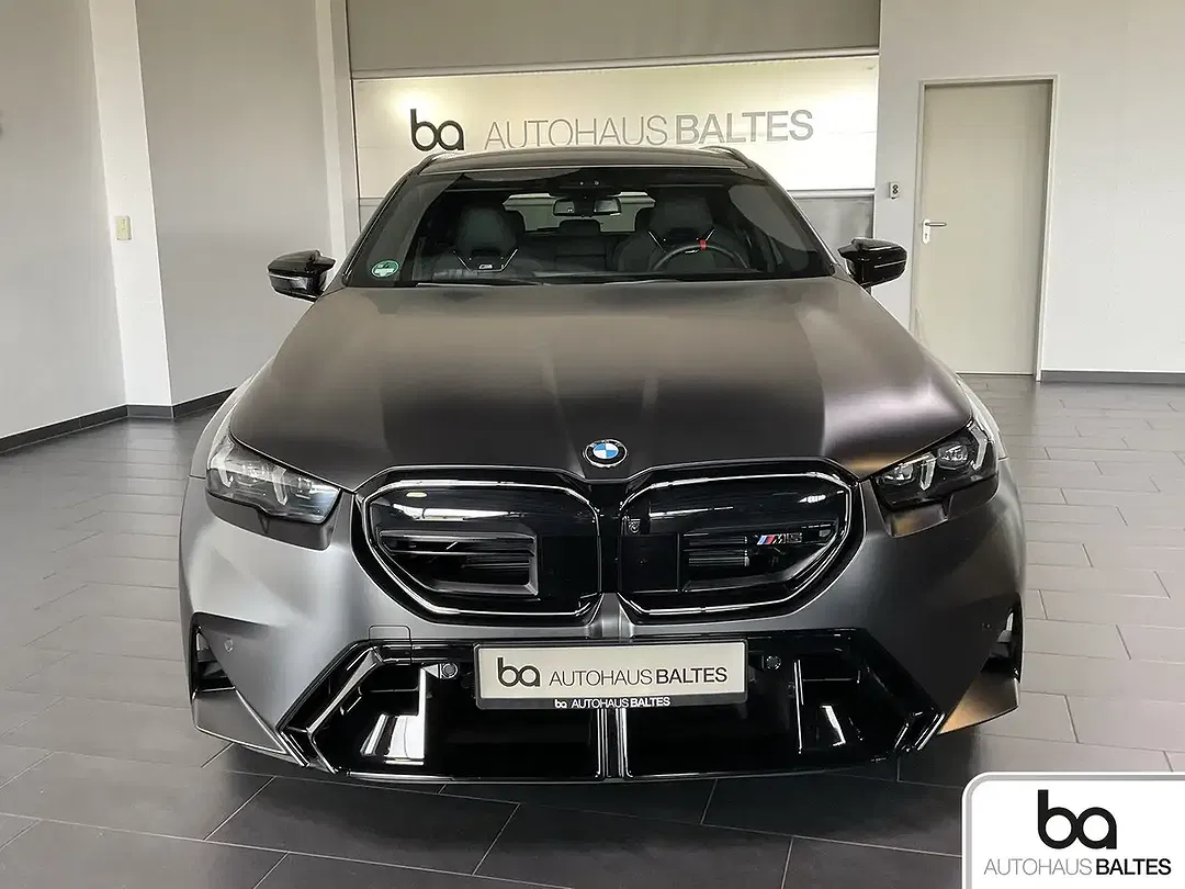 BMW M5 - Thumbnail 2