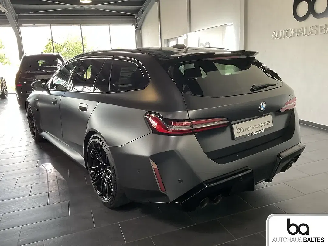 BMW M5 - Thumbnail 4