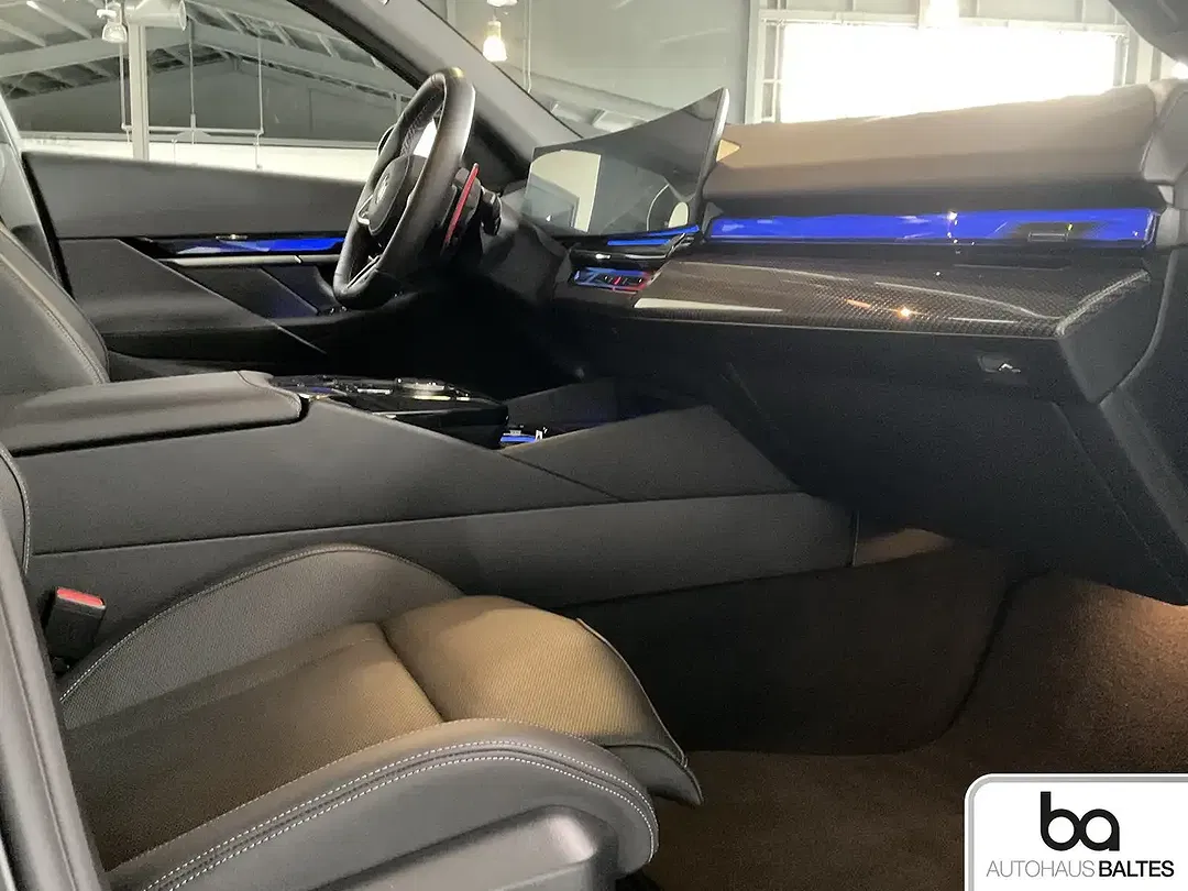 BMW M5 - Thumbnail 6