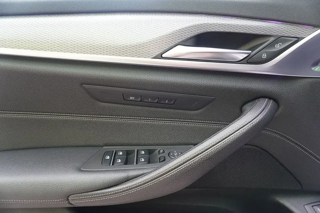 BMW 530 - Thumbnail 10