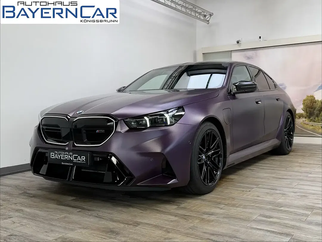 BMW M5 - Thumbnail 1