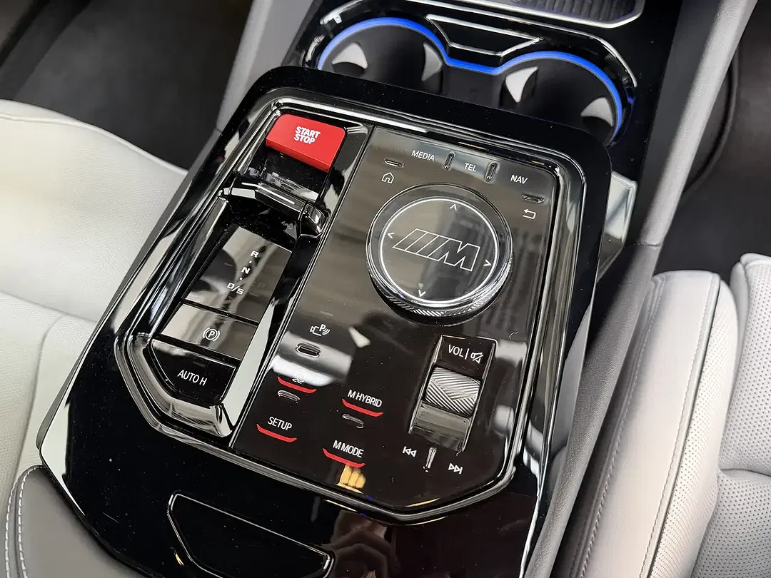 BMW M5 - Thumbnail 32