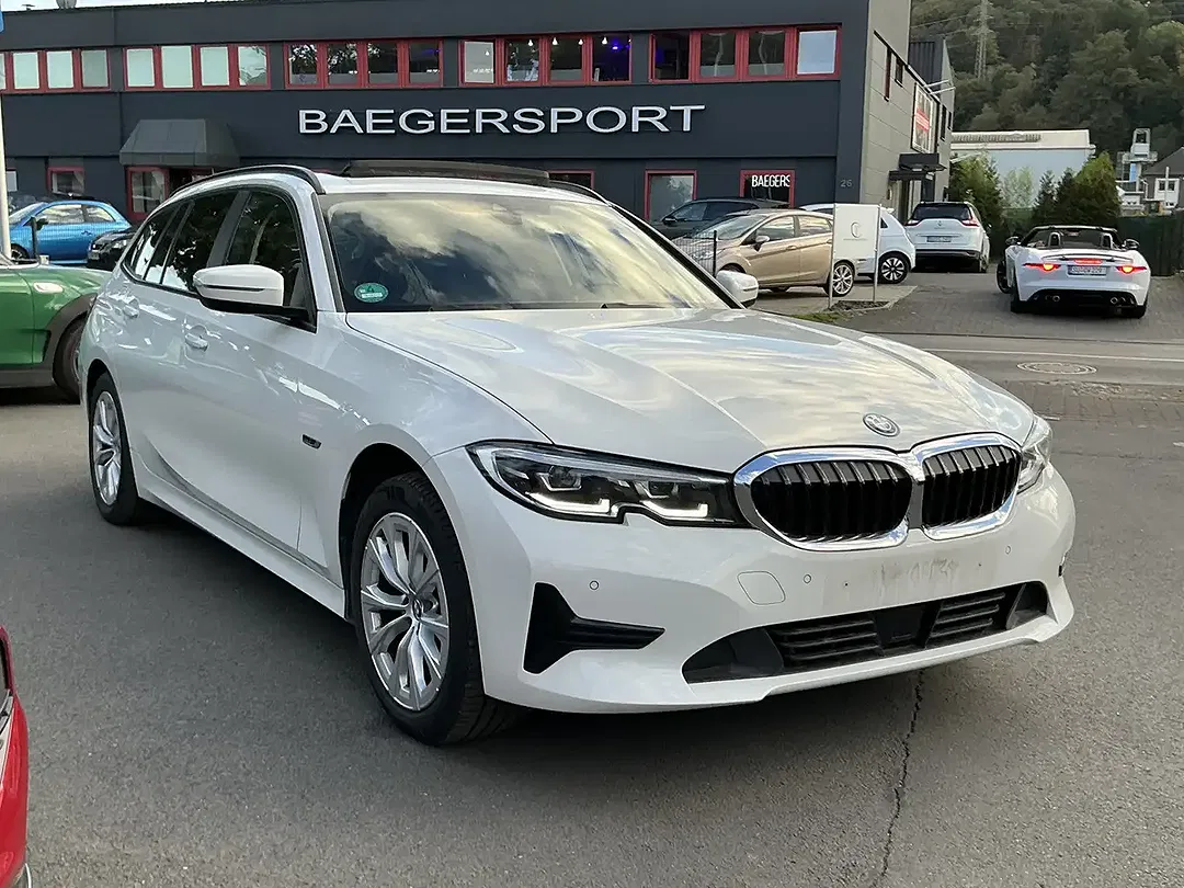 BMW 320 - Thumbnail 1