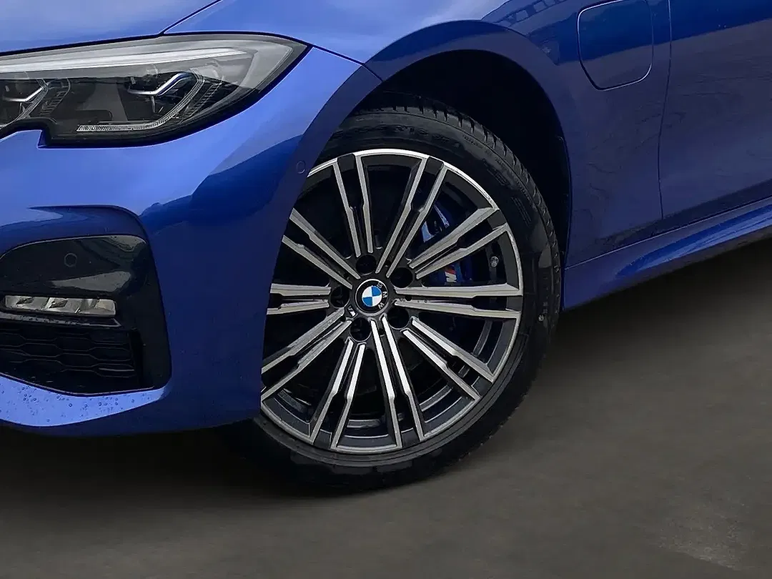 BMW 330 - Thumbnail 6