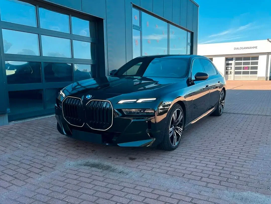 BMW 740 - Afbeelding 1