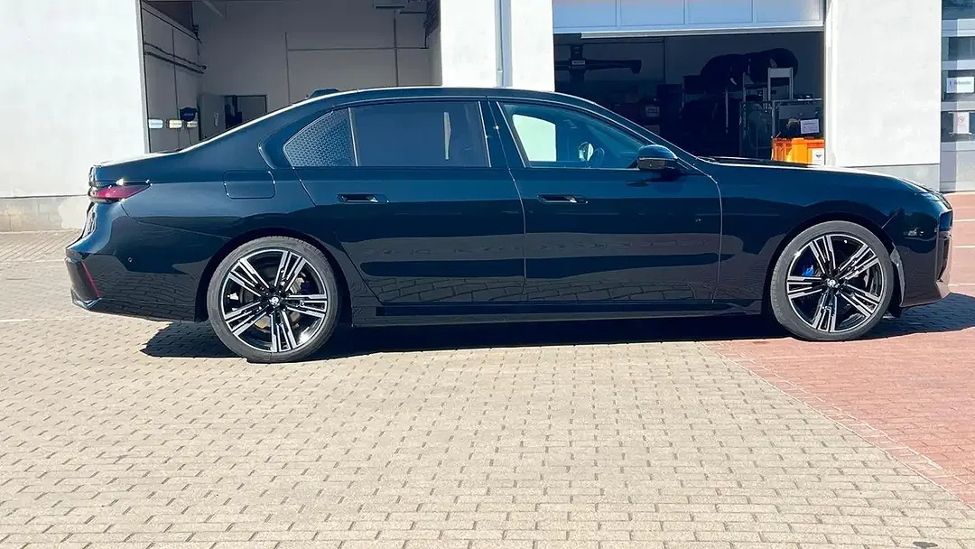 BMW 740 - Thumbnail 9
