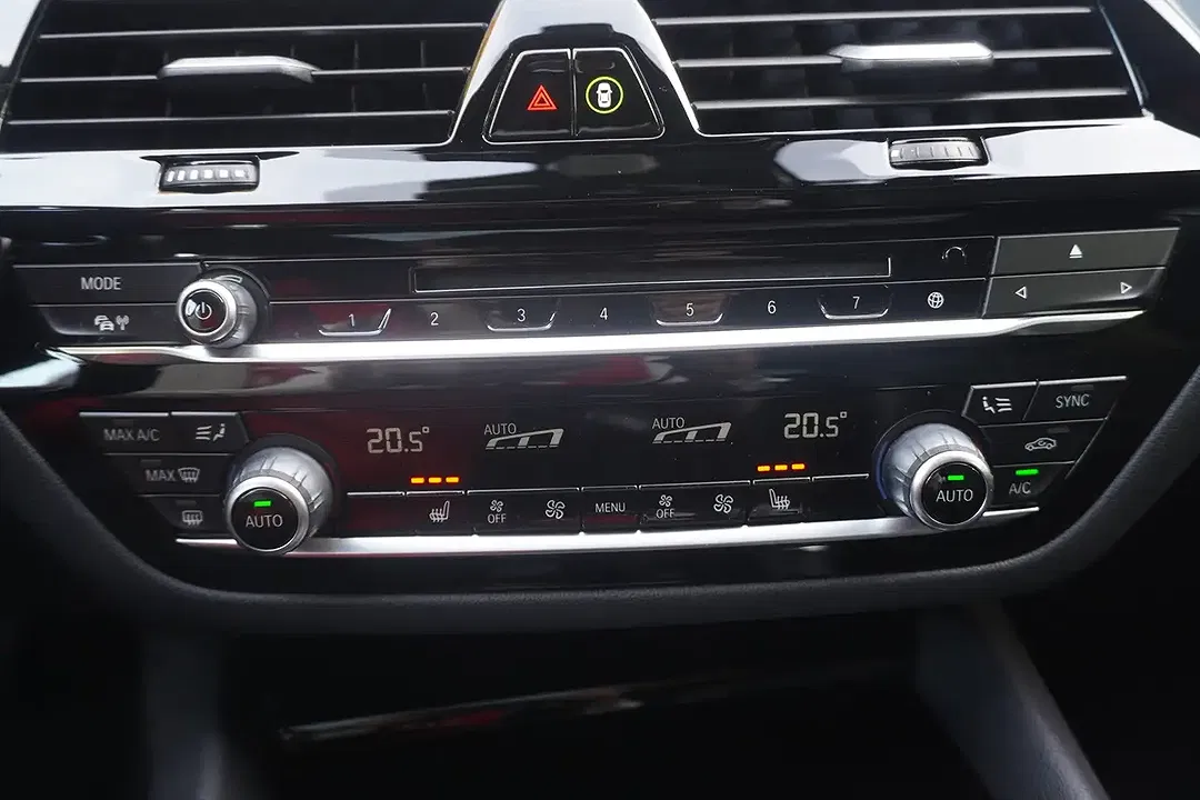 BMW 520 - Thumbnail 25