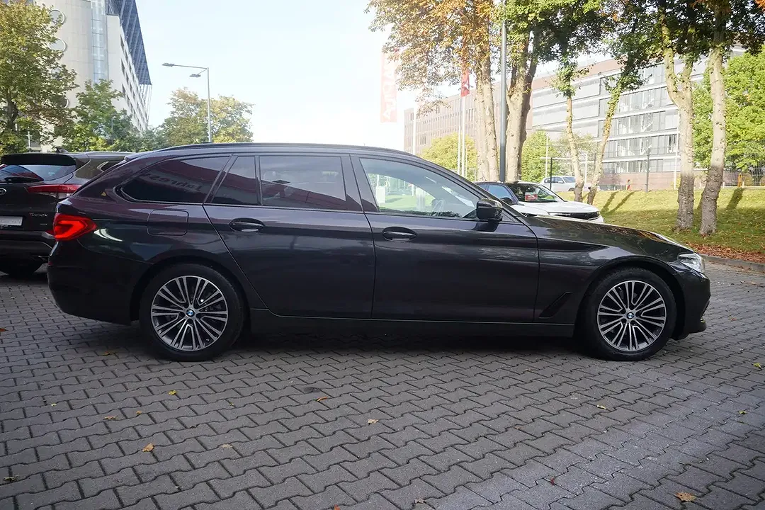 BMW 520 - Thumbnail 4