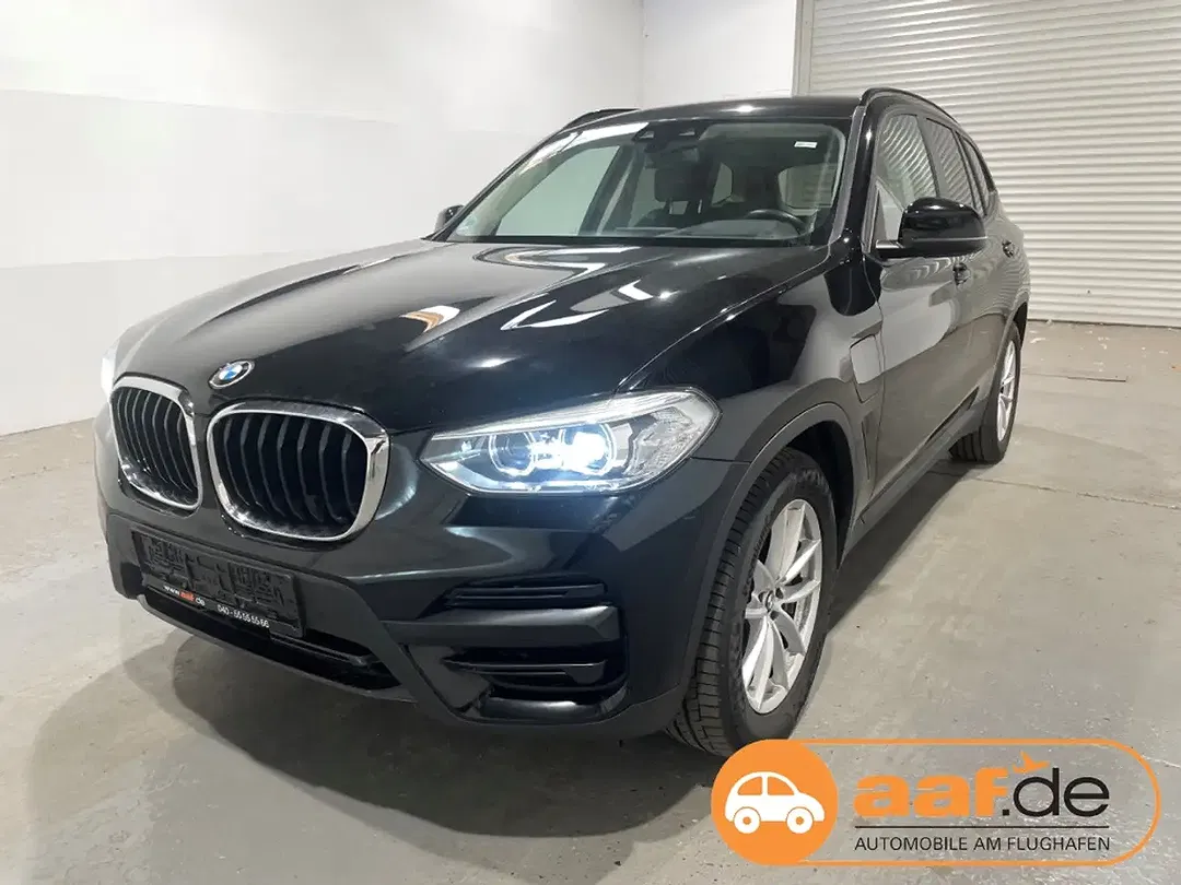 BMW X3 - Thumbnail 1