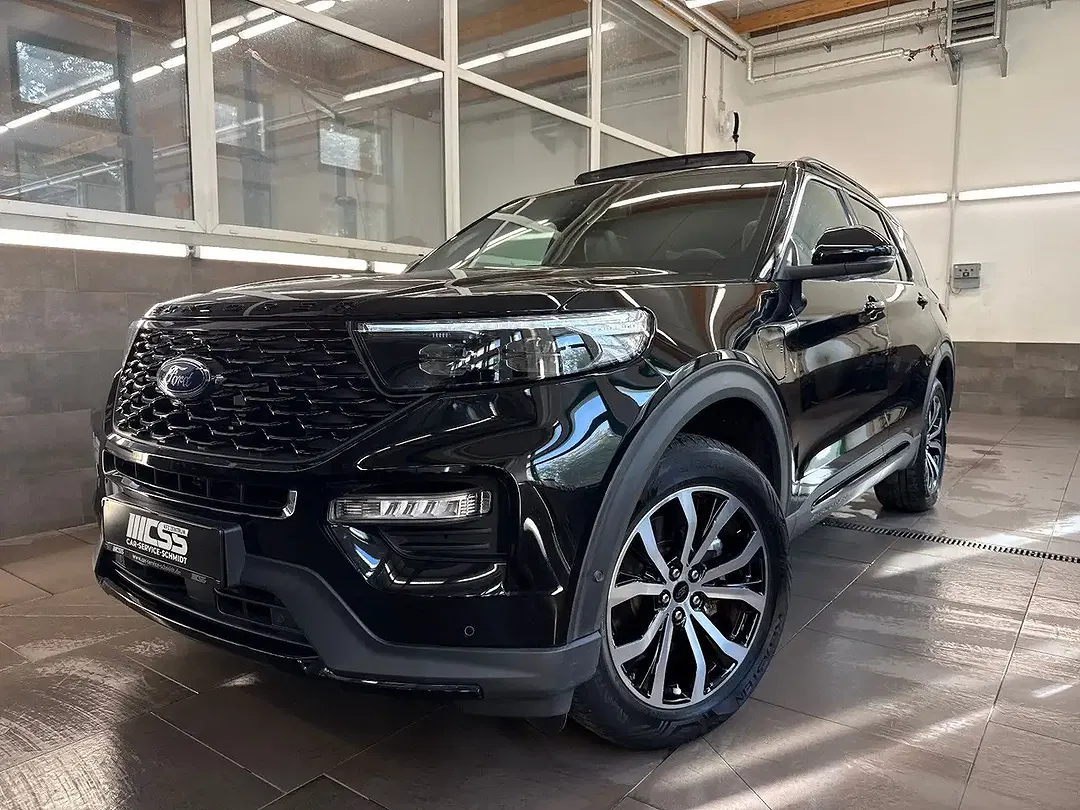 Ford Explorer - Thumbnail 1