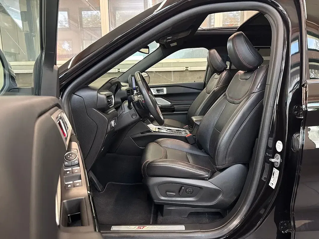 Ford Explorer - Thumbnail 2