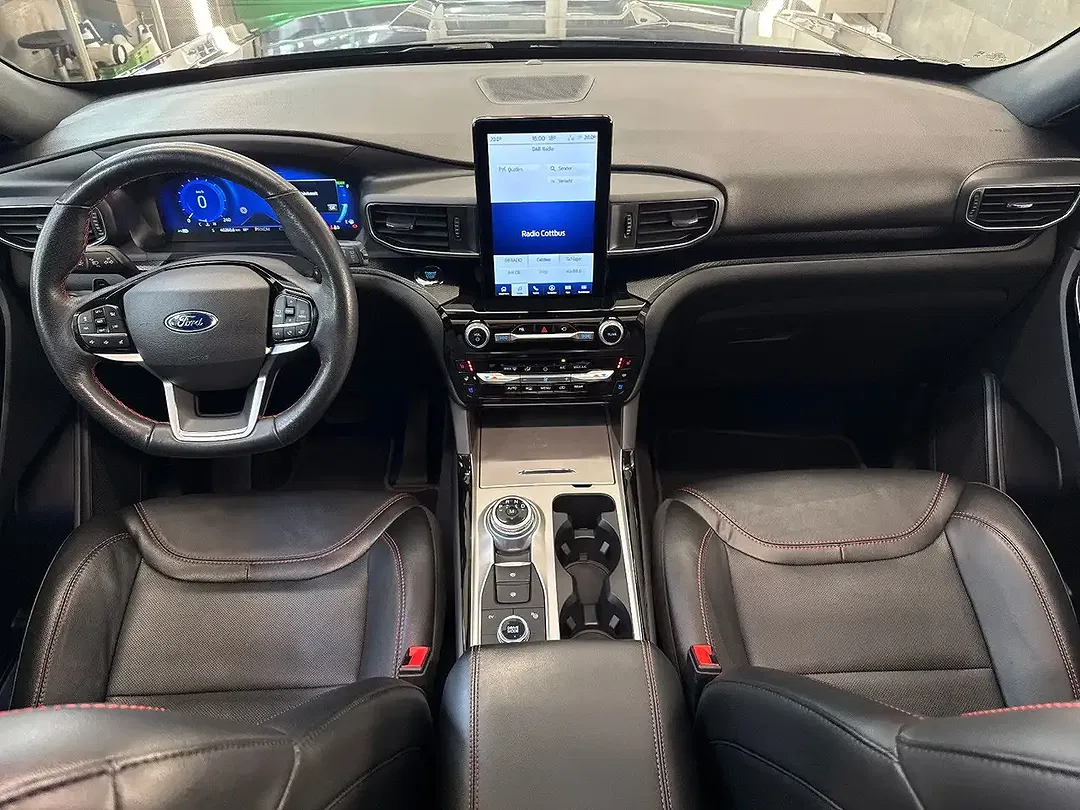 Ford Explorer - Thumbnail 8