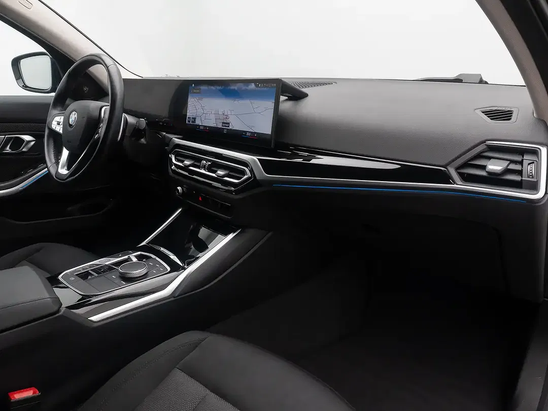 BMW 330 - Thumbnail 25