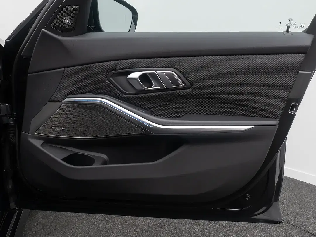 BMW 330 - Thumbnail 32