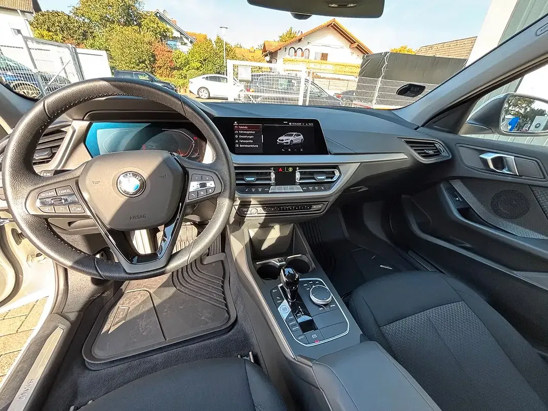 BMW 118 - Thumbnail 9