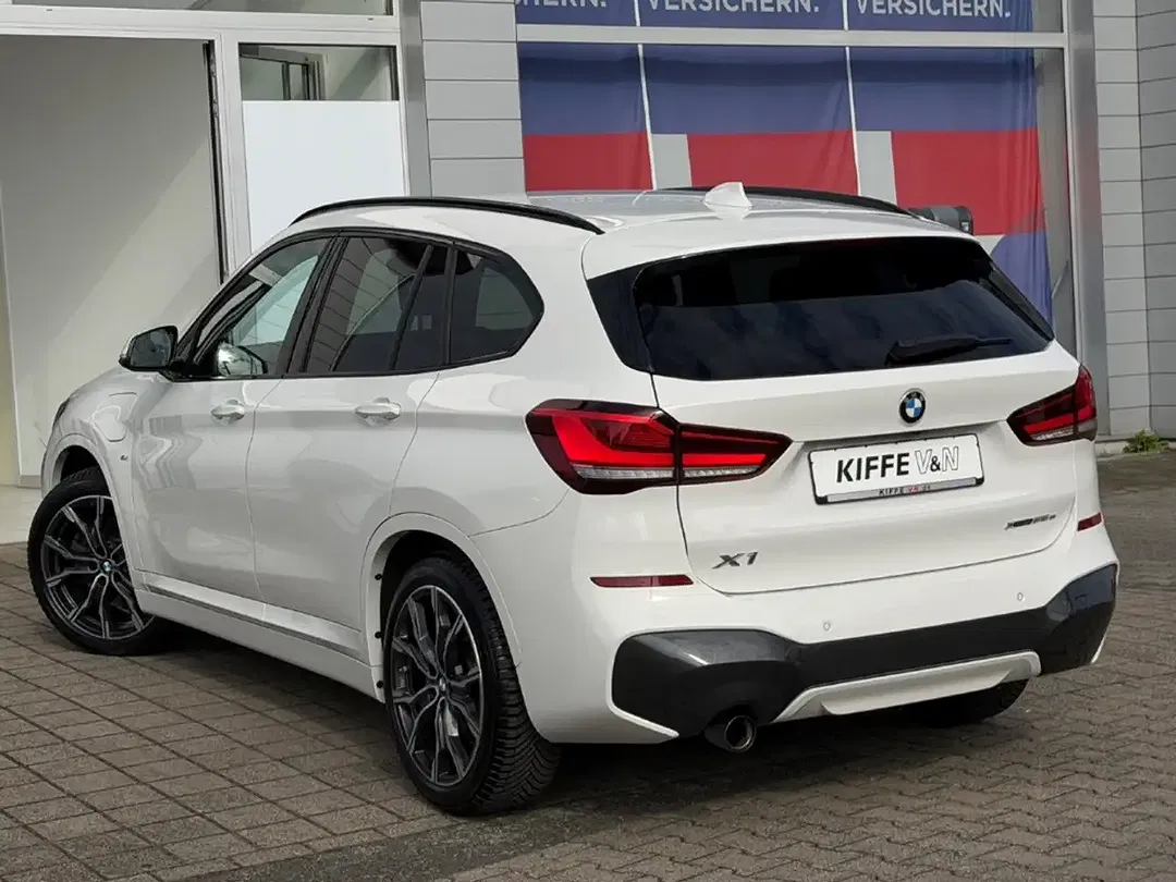 BMW X1 - Thumbnail 2