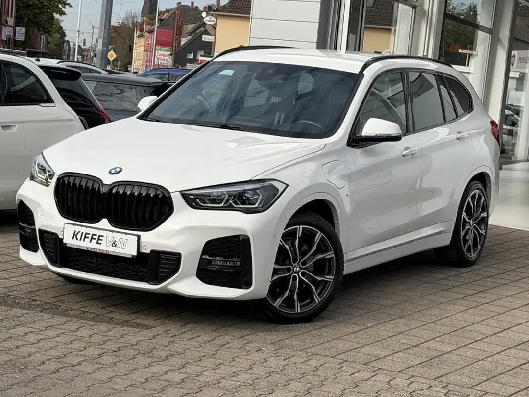 BMW X1 - Thumbnail 3