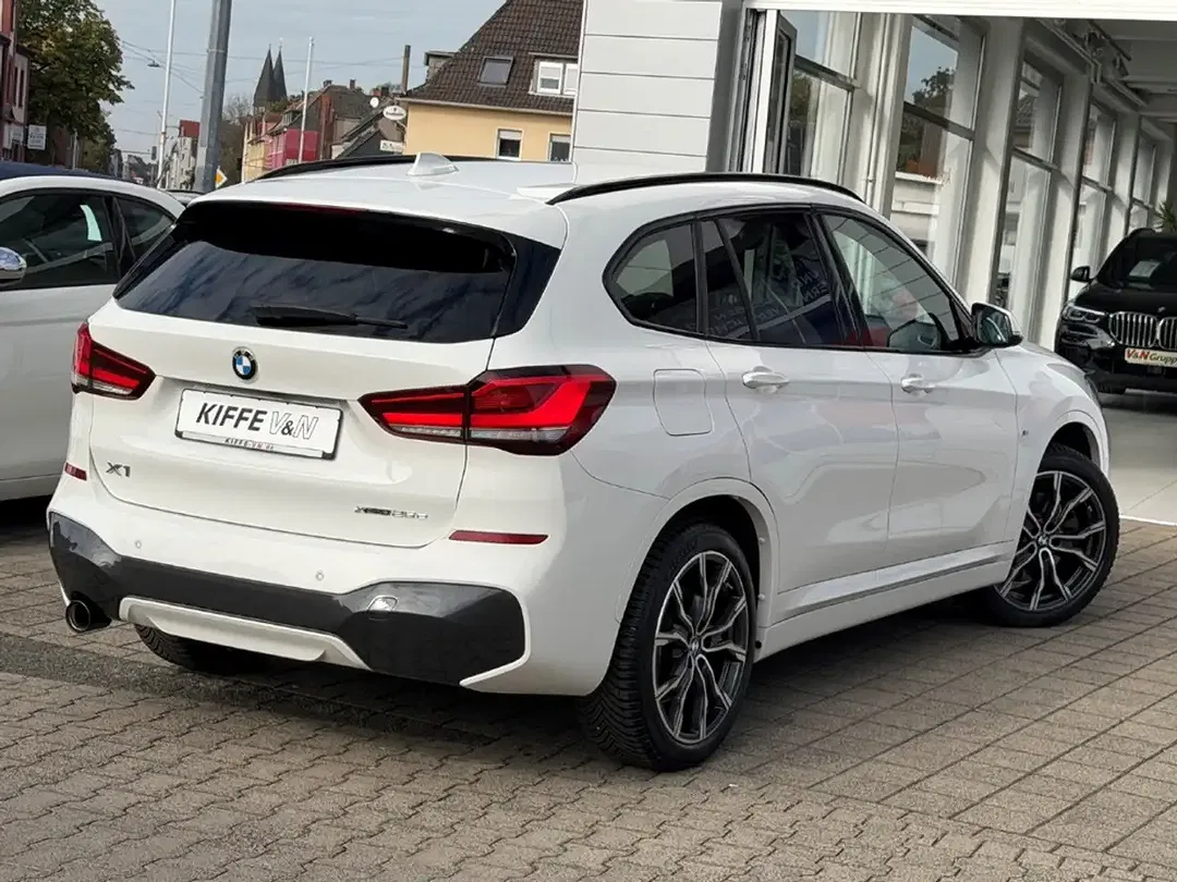 BMW X1 - Thumbnail 4