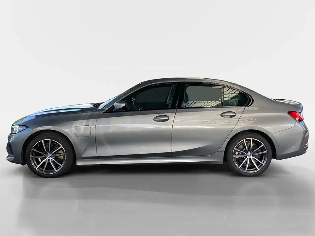 BMW 330 - Thumbnail 6