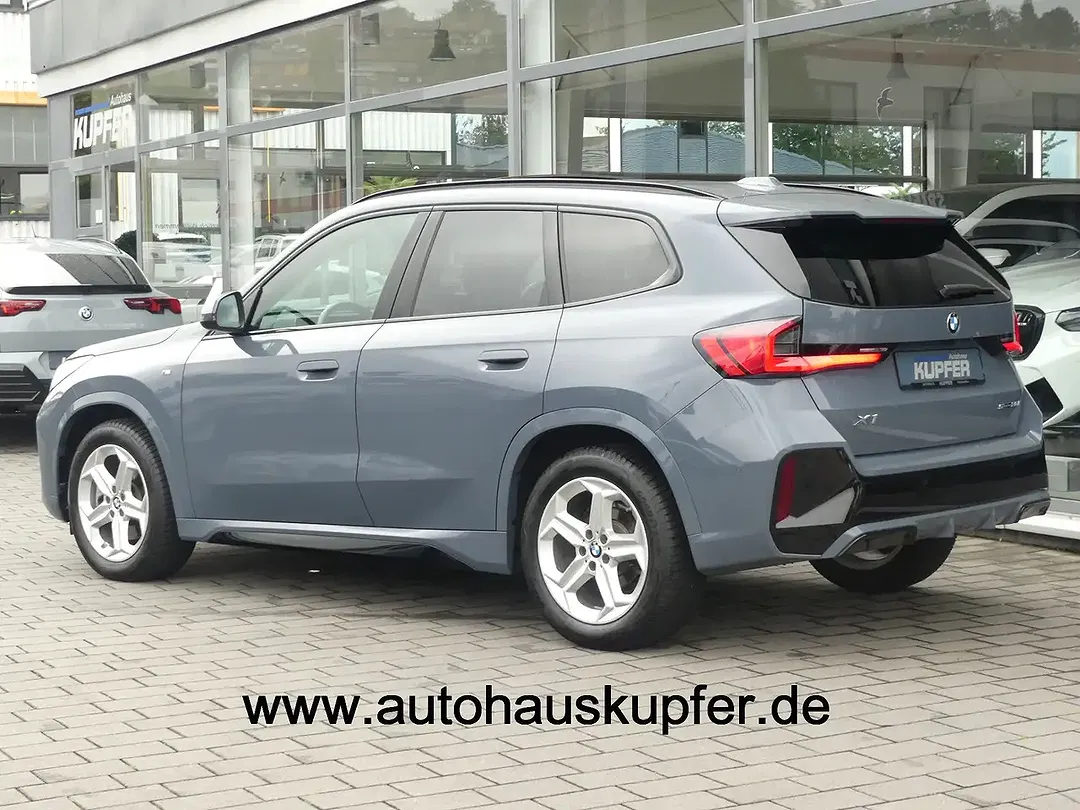 BMW X1 - Thumbnail 3