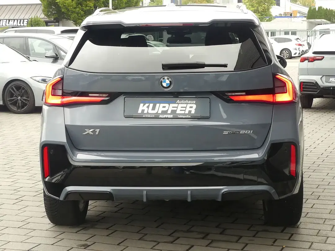 BMW X1 - Thumbnail 4