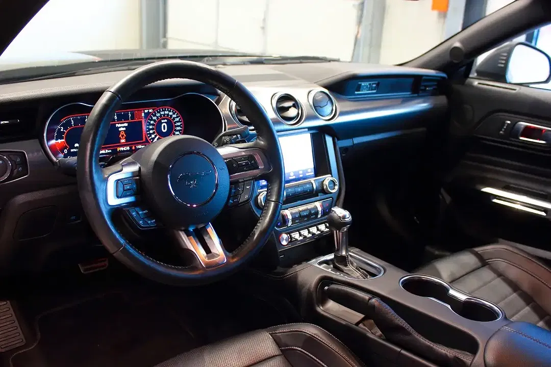 Ford Mustang - Thumbnail 14