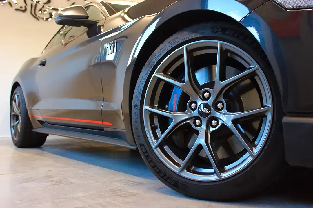 Ford Mustang - Thumbnail 9