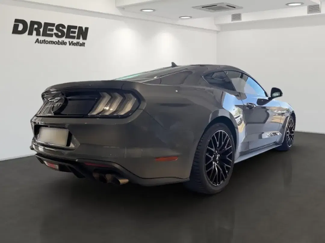 Ford Mustang - Thumbnail 3