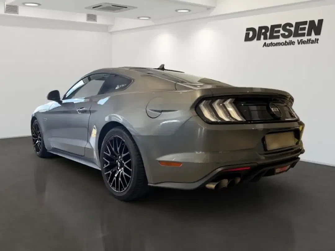 Ford Mustang - Thumbnail 4