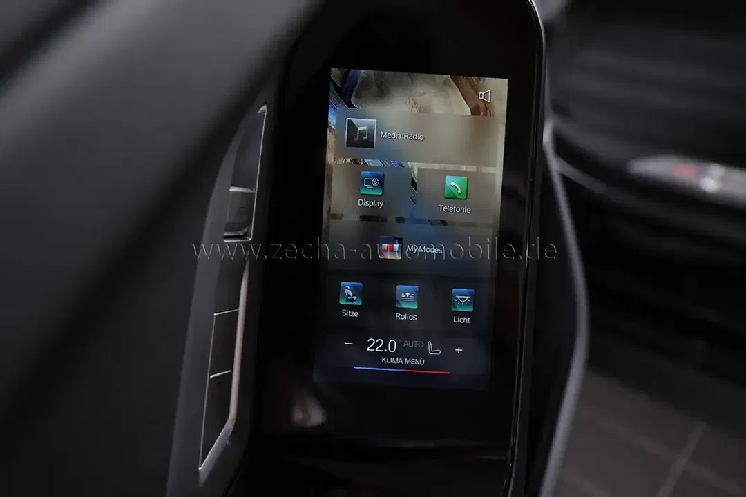 BMW 740 - Thumbnail 24