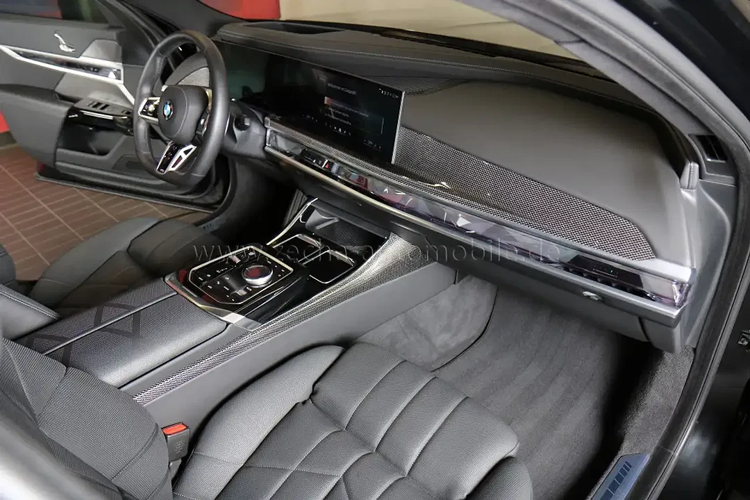 BMW 740 - Thumbnail 32