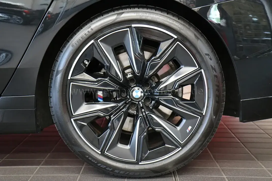 BMW 740 - Thumbnail 35