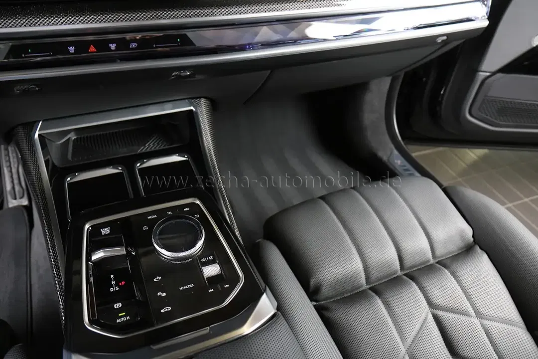 BMW 740 - Thumbnail 8