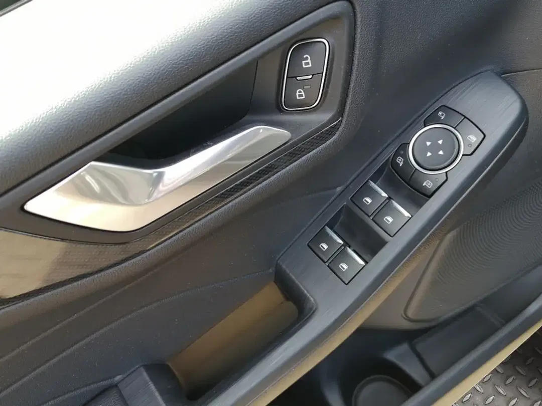 Ford Kuga - Thumbnail 10