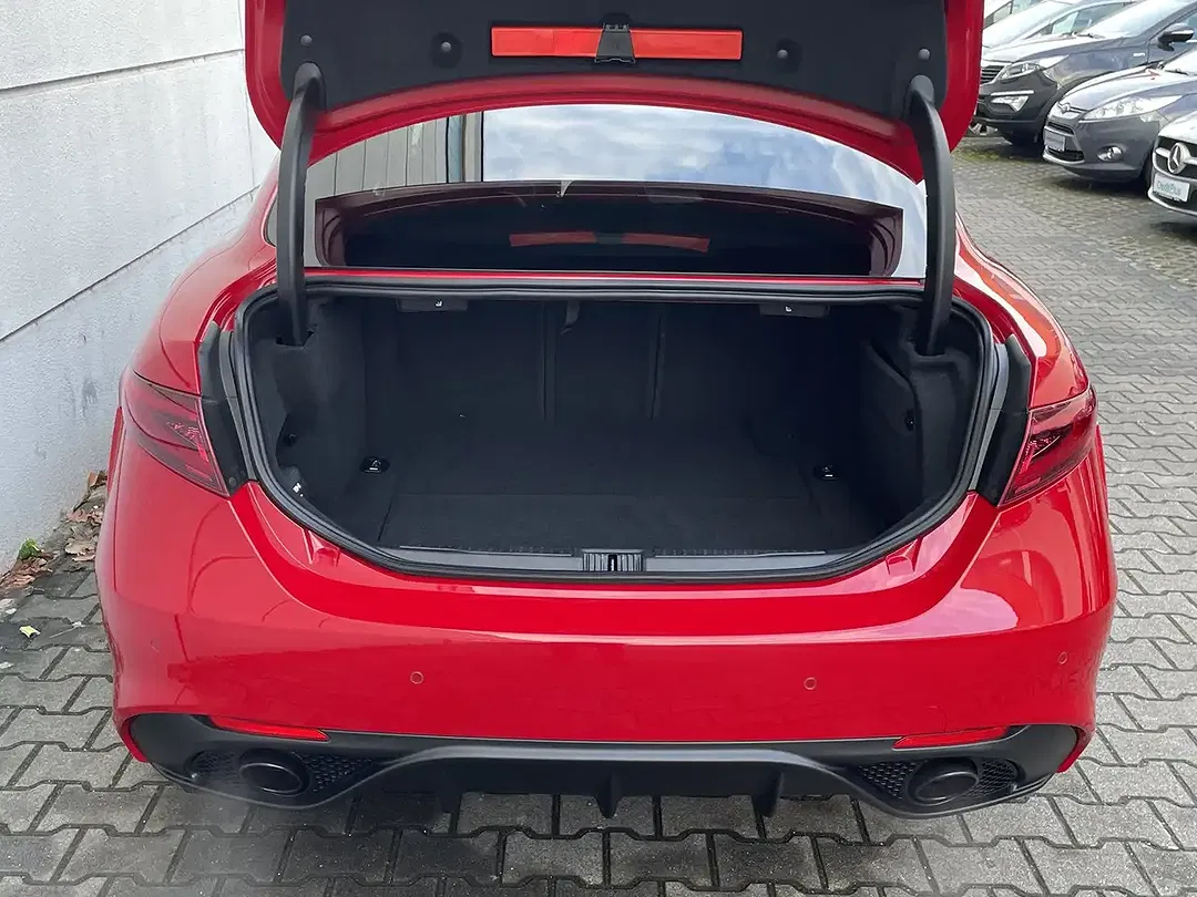 Alfa Romeo Giulia - Thumbnail 10