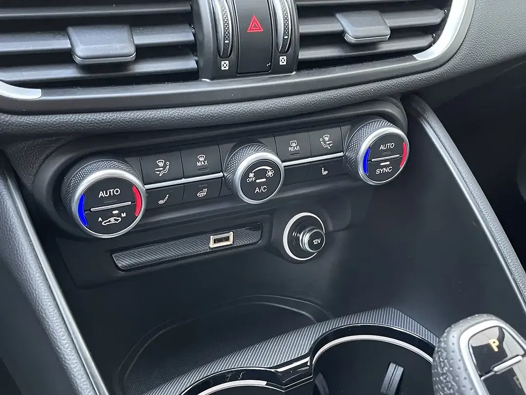 Alfa Romeo Giulia - Thumbnail 15