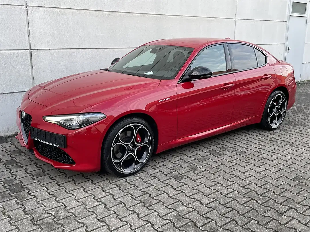 Alfa Romeo Giulia - Thumbnail 2