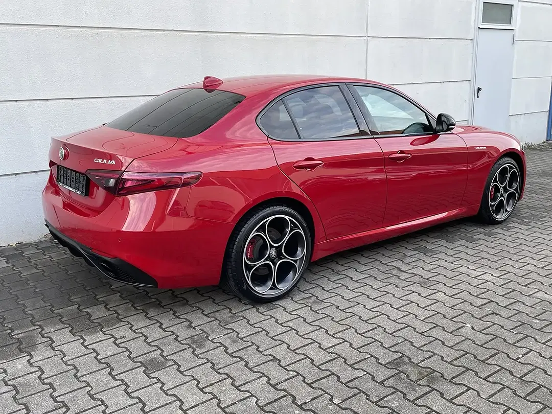 Alfa Romeo Giulia - Thumbnail 3