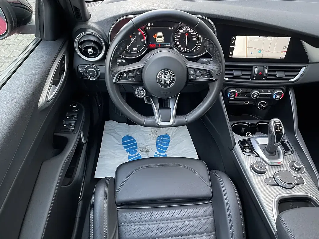 Alfa Romeo Giulia - Thumbnail 4