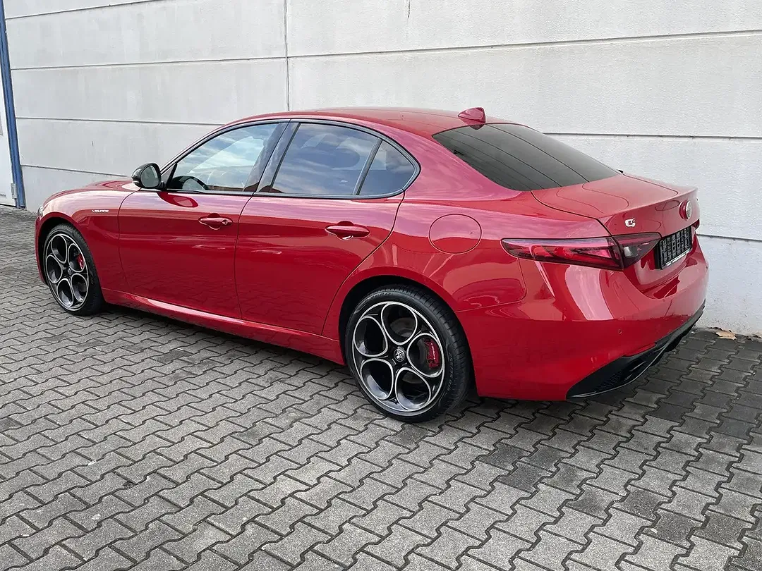 Alfa Romeo Giulia - Thumbnail 8