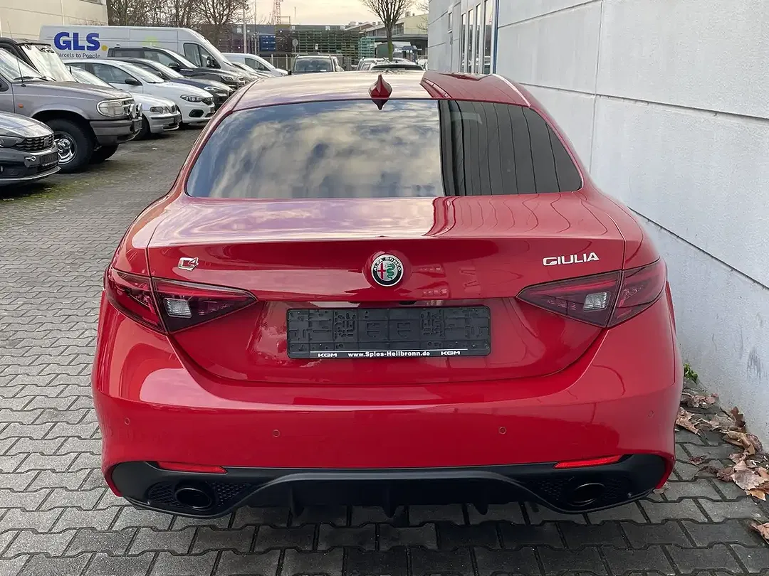 Alfa Romeo Giulia - Thumbnail 9