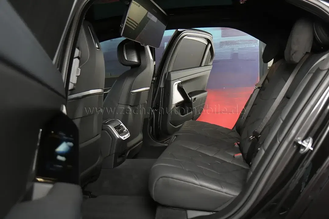 BMW 750 - Thumbnail 16