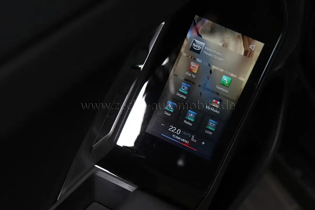 BMW 750 - Thumbnail 17